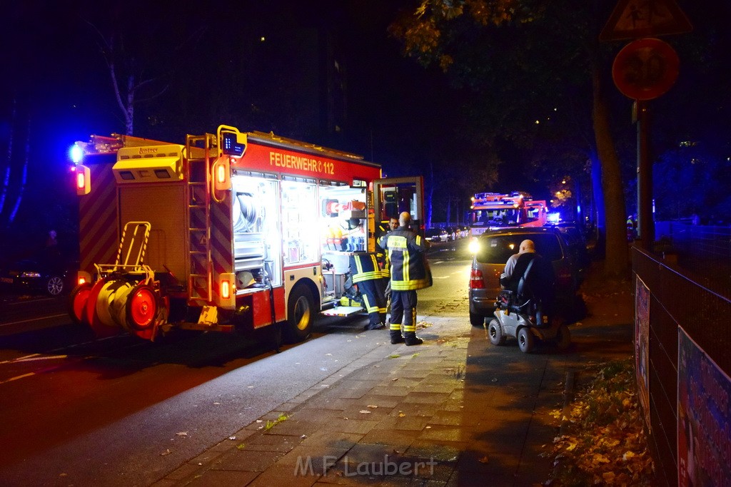 Feuer 2 Koeln Porz Finkenberg Steinstr Konrad Adenauerstr P26.JPG - Miklos Laubert